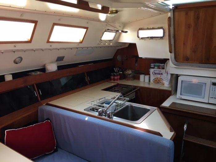 1984 Hunter 33.5 Photo 20 sur 29