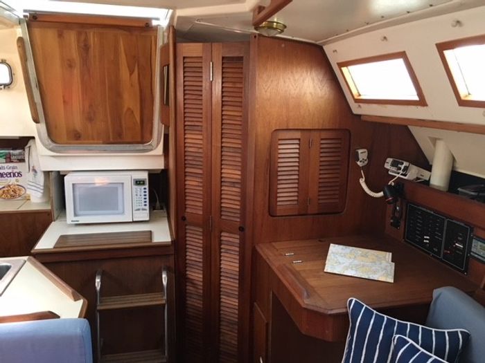 1984 Hunter 33.5 Photo 21 sur 29