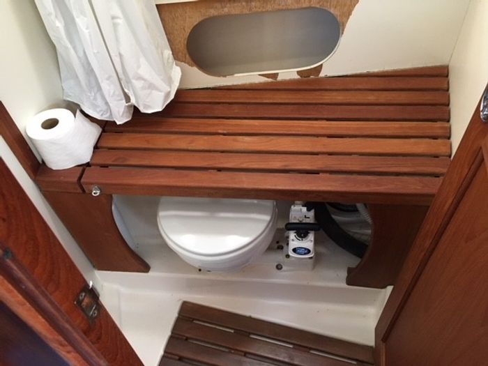 1984 Hunter 33.5 Photo 23 sur 29