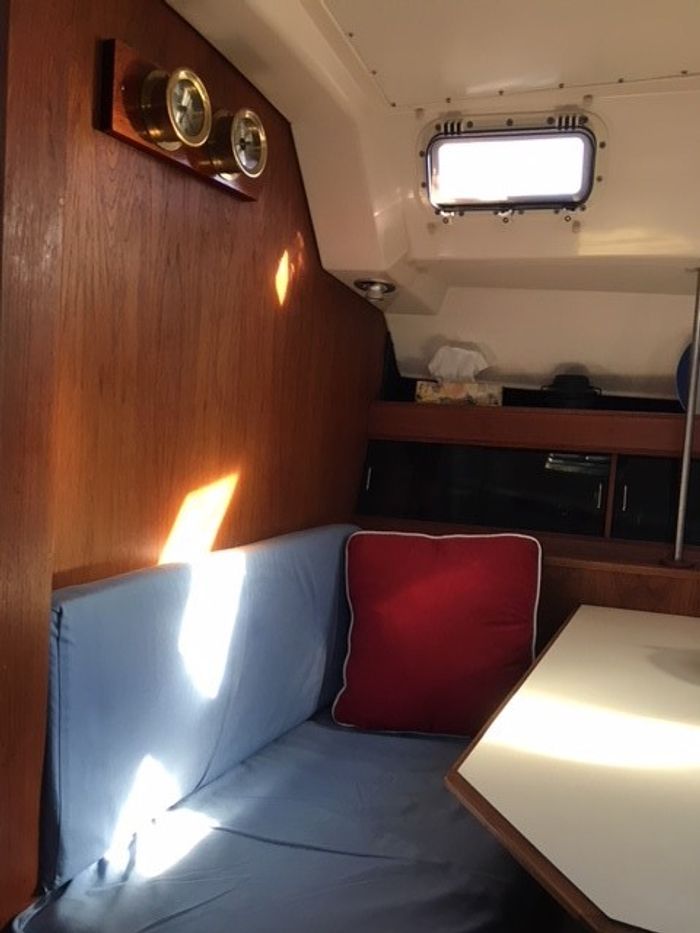 1984 Hunter 33.5 Photo 16 sur 29