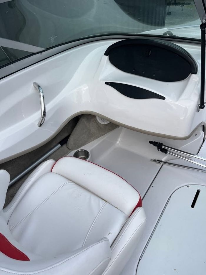 2010 Four Winns H190 Bowrider Photo 4 of 7
