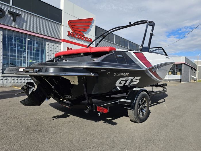 2021 Glastron - Bowrider GTS 205-  144 HOURS Photo 3 of 25