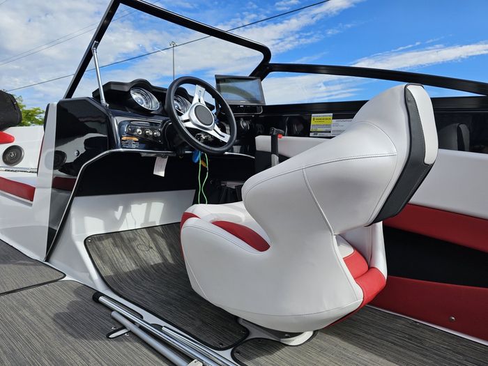 2021 Glastron - Bowrider GTS 205-  144 HOURS Photo 14 of 25