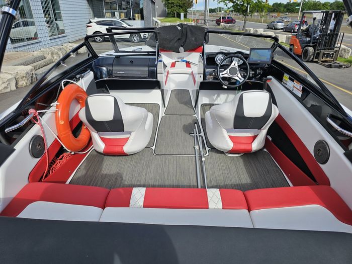 2021 Glastron - Bowrider GTS 205-  144 HOURS Photo 9 of 25