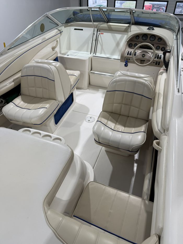 1995 Sea Ray 220 Signature Photo 4 of 18