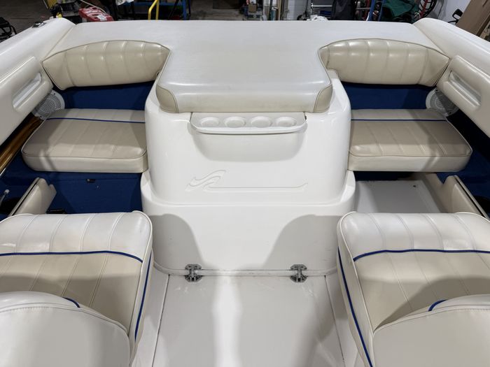 1995 Sea Ray 220 Signature Photo 5 of 18