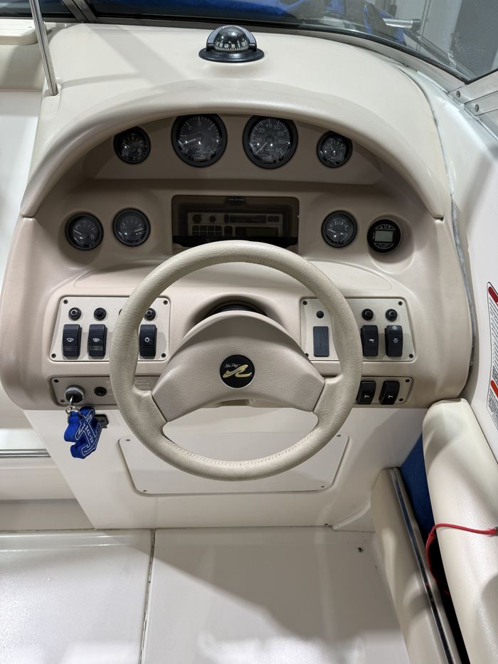 1995 Sea Ray 220 Signature Photo 7 of 18