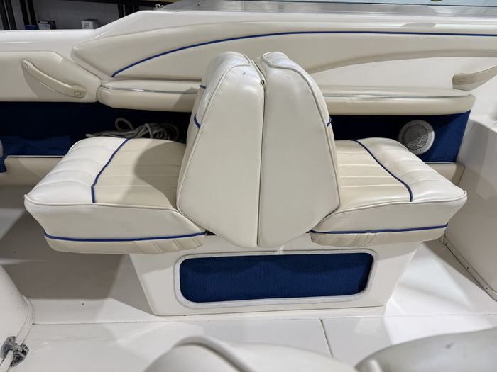 1995 Sea Ray 220 Signature Photo 9 of 18