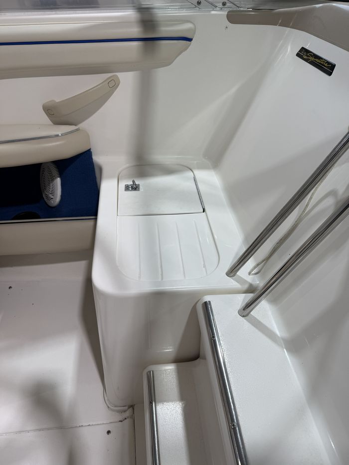 1995 Sea Ray 220 Signature Photo 10 of 18