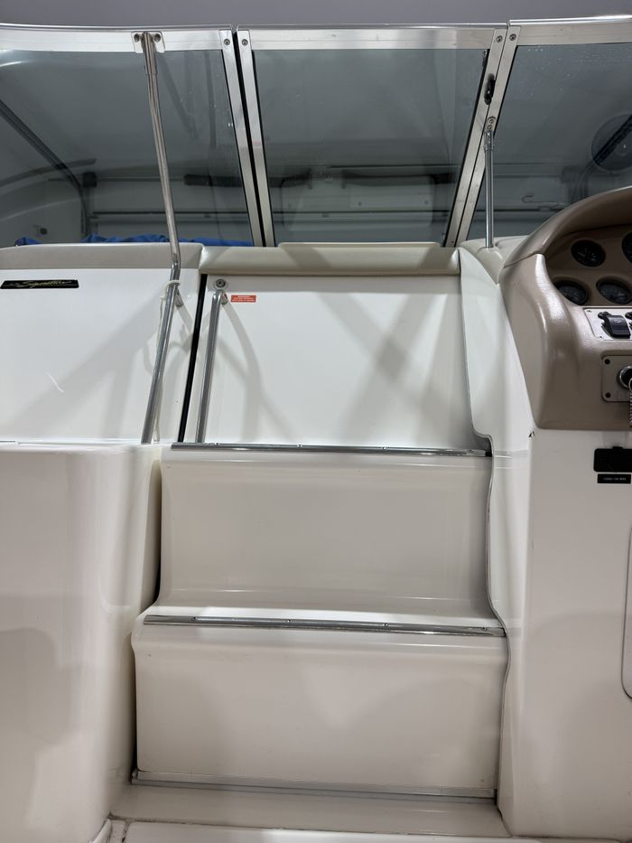 1995 Sea Ray 220 Signature Photo 11 of 18