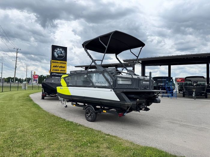 2023 Sea-Doo Switch Cruise 18 - 230 HP Photo 4 of 9