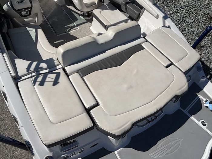 2013 CHAPARRAL 226 Photo 9 of 27