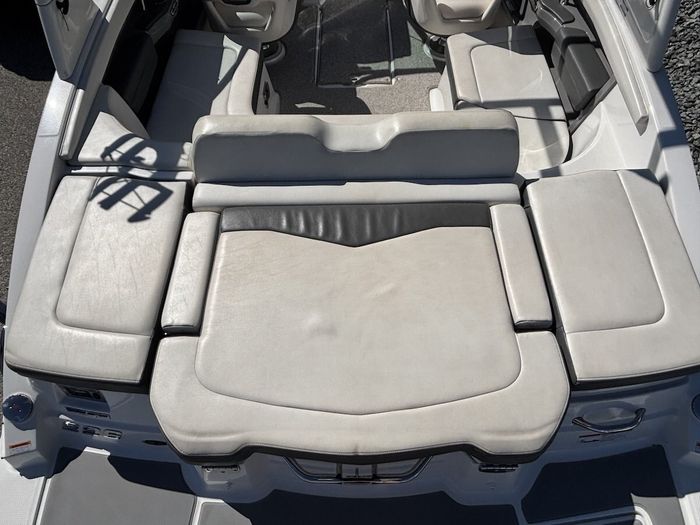 2013 CHAPARRAL 226 Photo 10 of 27