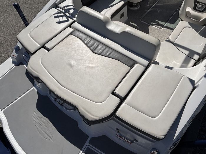 2013 CHAPARRAL 226 Photo 11 of 27