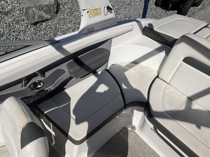 2013 CHAPARRAL 226 Photo 13 of 27