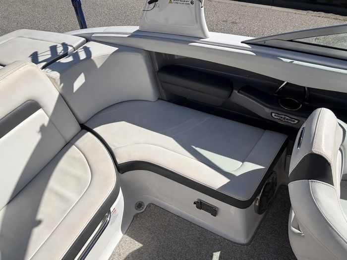 2013 CHAPARRAL 226 Photo 14 of 27