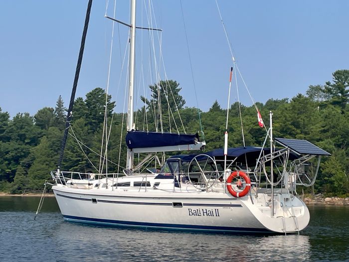 1998 Catalina 380 Photo 2 of 46