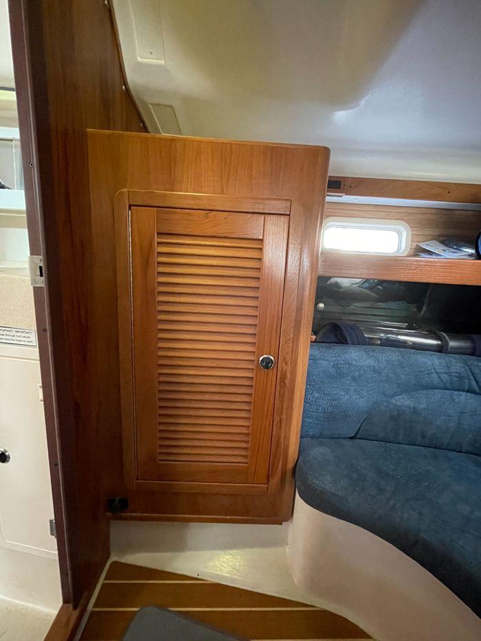 1998 Catalina 380 Photo 13 of 46