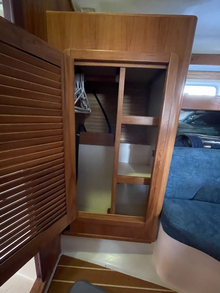 1998 Catalina 380 Photo 14 of 46