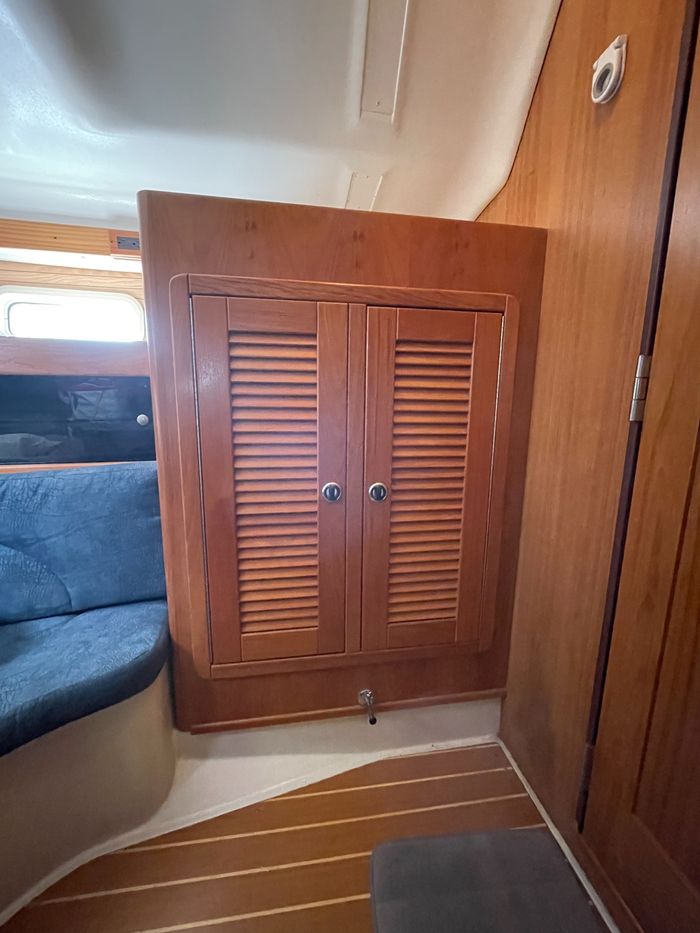 1998 Catalina 380 Photo 15 of 46