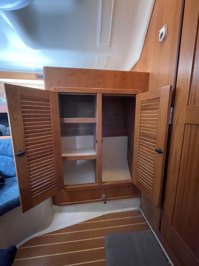 1998 Catalina 380 Photo 16 of 46