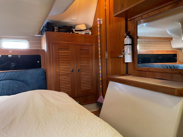 1998 Catalina 380 Photo 17 of 46