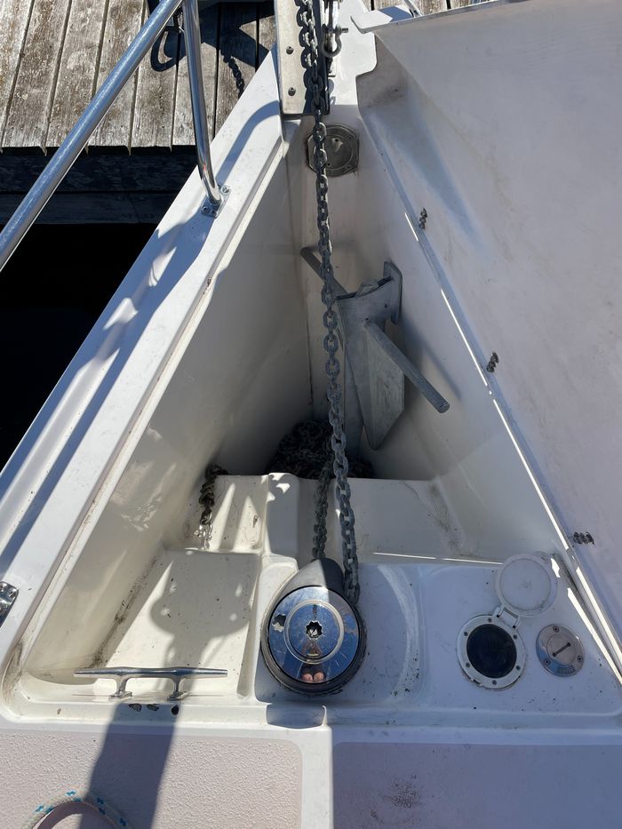 1998 Catalina 380 Photo 4 of 46