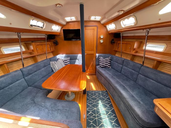 1998 Catalina 380 Photo 31 of 46