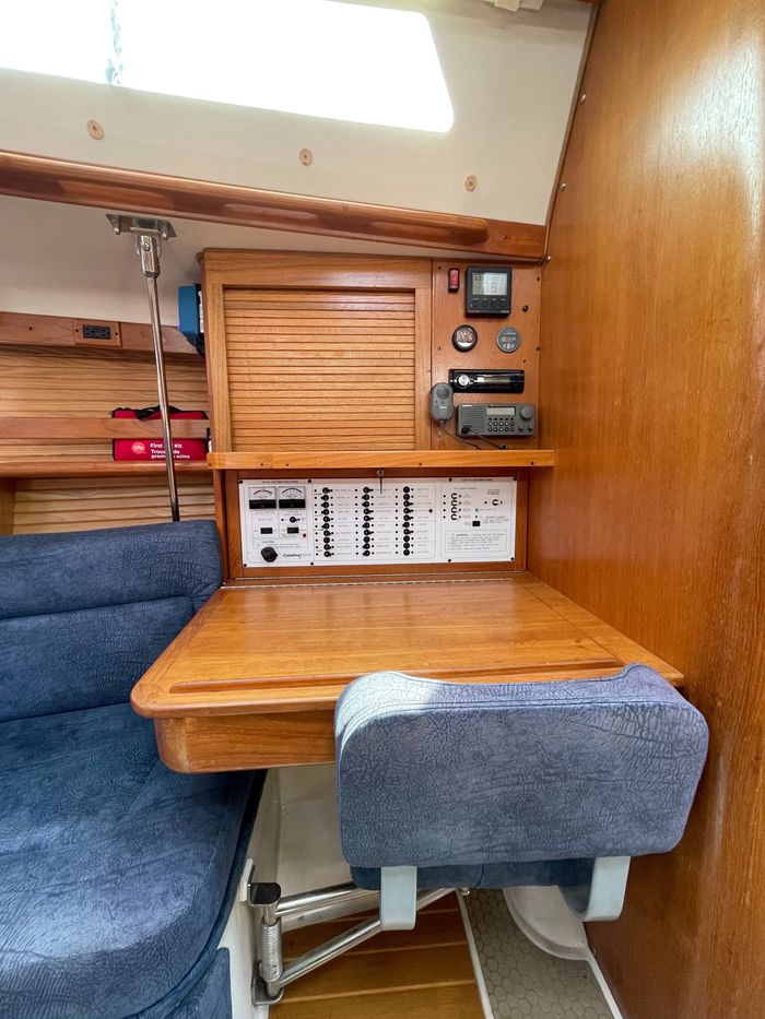 1998 Catalina 380 Photo 35 of 46