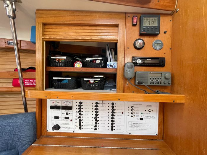 1998 Catalina 380 Photo 36 of 46