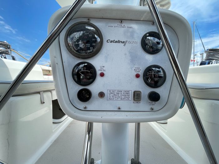 1998 Catalina 380 Photo 8 of 46
