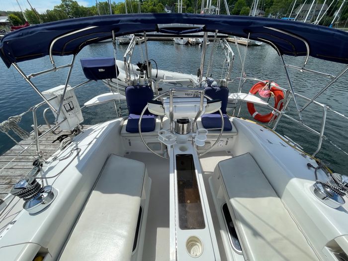 1998 Catalina 380 Photo 5 of 46