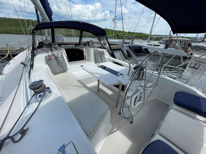 1998 Catalina 380 Photo 6 of 46