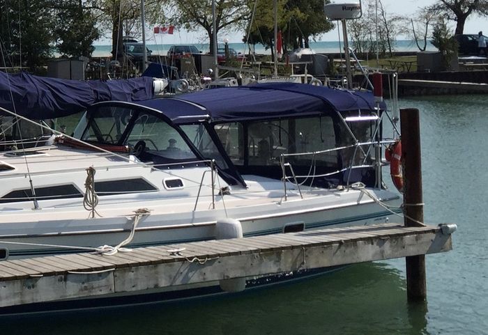 1998 Catalina 380 Photo 11 of 46