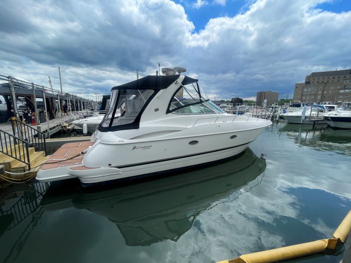 2004 Cruisers Yachts 370 Express Photo 2 sur 41
