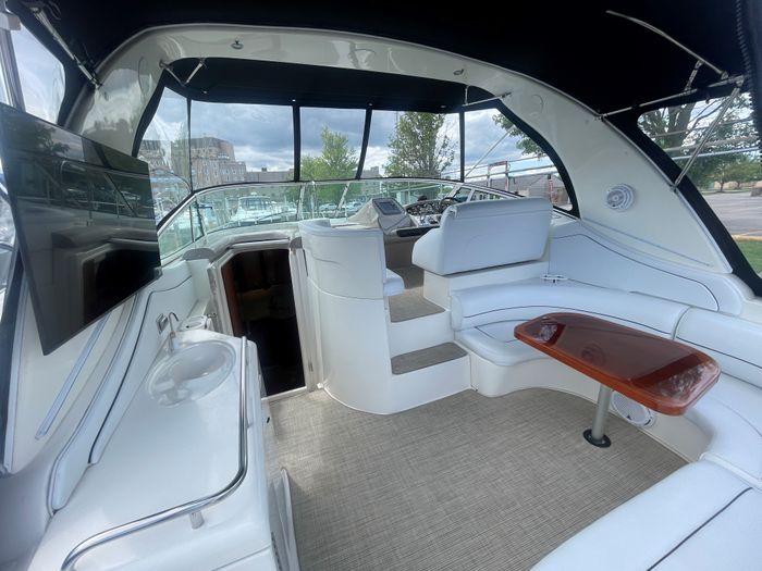 2004 Cruisers Yachts 370 Express Photo 5 sur 41