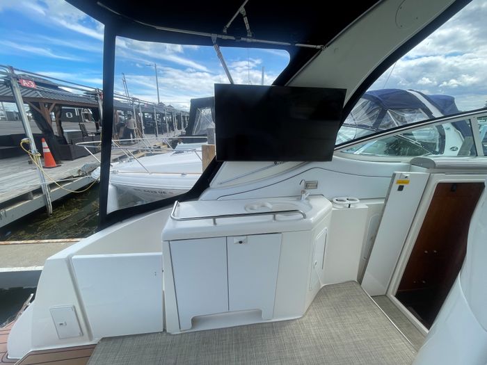2004 Cruisers Yachts 370 Express Photo 7 sur 41