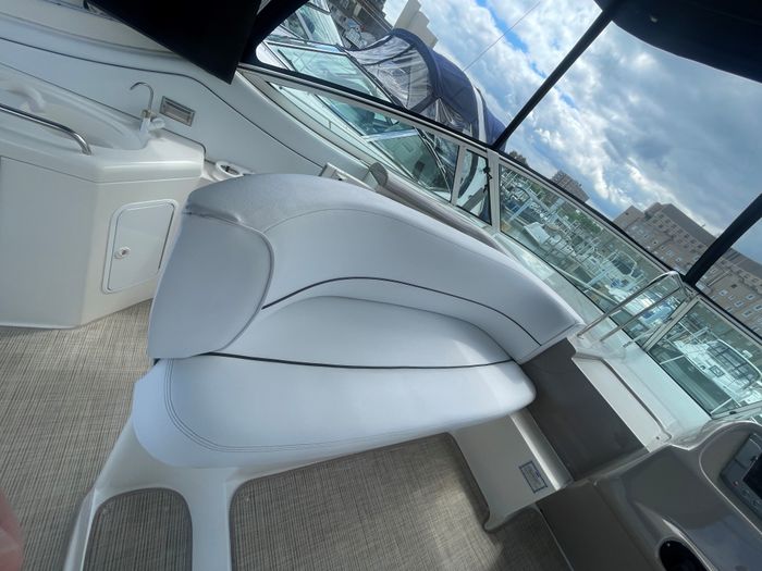 2004 Cruisers Yachts 370 Express Photo 8 sur 41