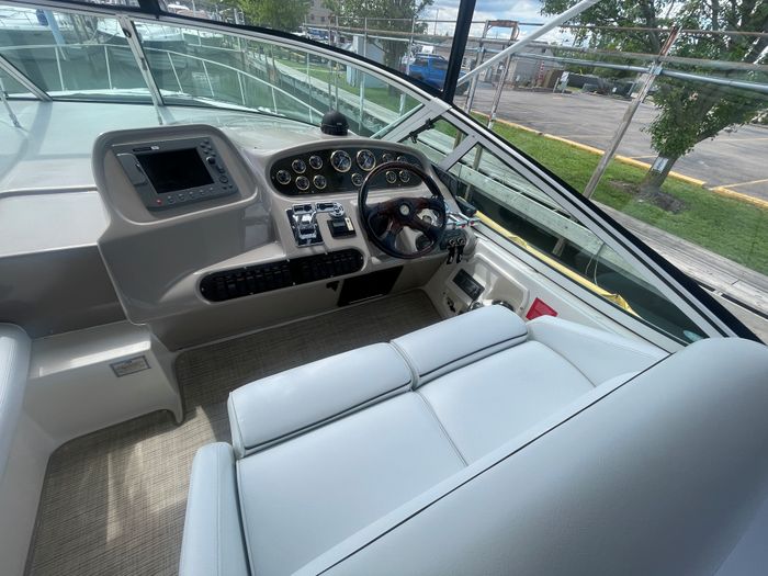2004 Cruisers Yachts 370 Express Photo 9 sur 41