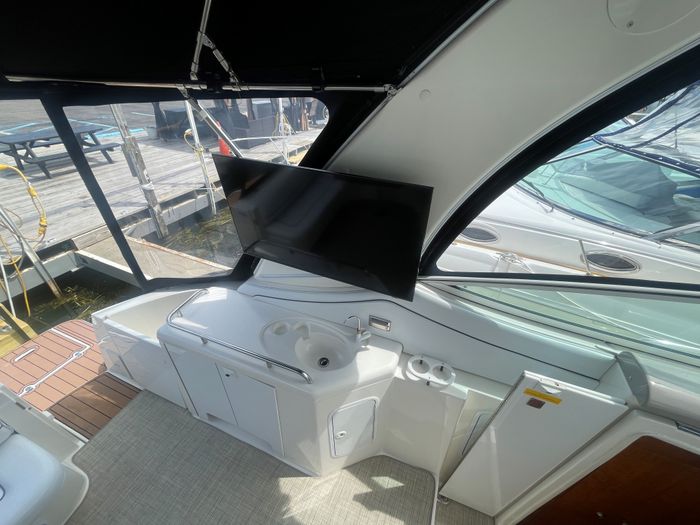 2004 Cruisers Yachts 370 Express Photo 13 sur 41
