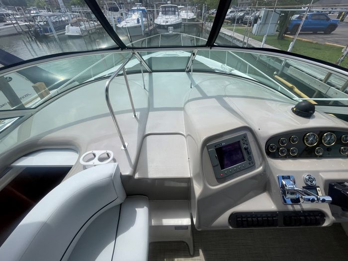 2004 Cruisers Yachts 370 Express Photo 14 sur 41