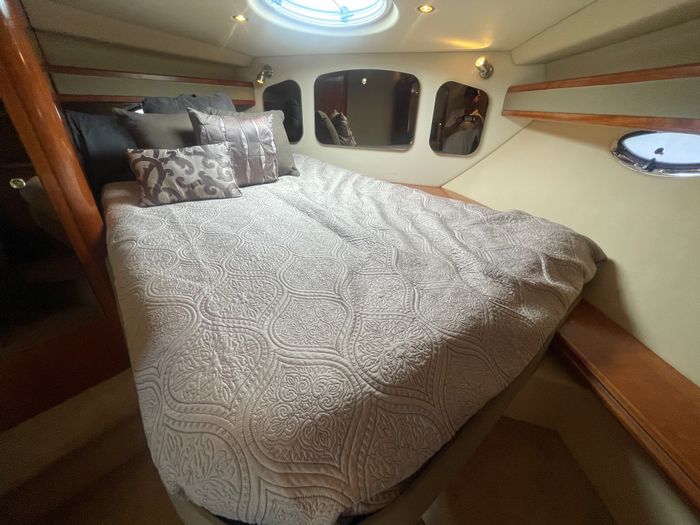 2004 Cruisers Yachts 370 Express Photo 21 sur 41