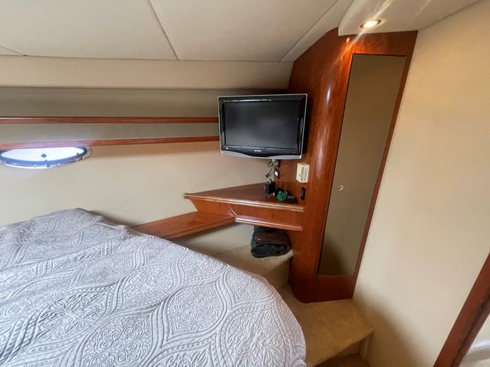 2004 Cruisers Yachts 370 Express Photo 22 sur 41