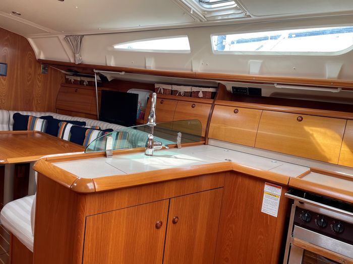 2003 Jeanneau Sun Odyssey 40' INBOUND Photo 7 sur 13