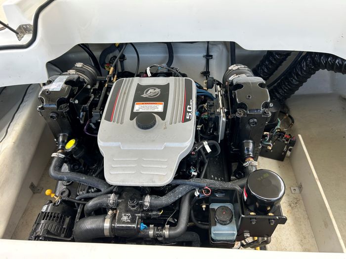 2010 Cobalt 210 Photo 2 of 2