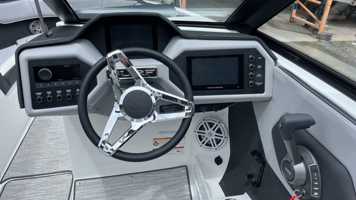 2024 Cobalt CS23 Surf Photo 1 of 12