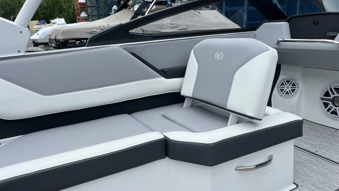 2024 Cobalt CS23 Surf Photo 2 of 12