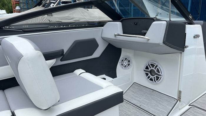 2024 Cobalt CS23 Surf Photo 10 of 12