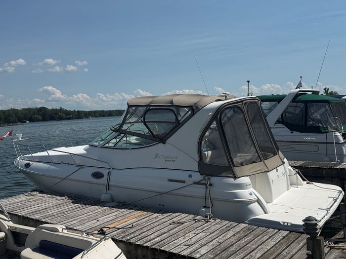 1999 Cruisers Yachts EXPRESS 3075 Photo 3 of 17