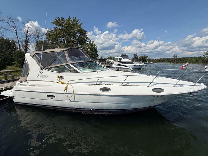 1999 Cruisers Yachts EXPRESS 3075 Photo 5 of 17